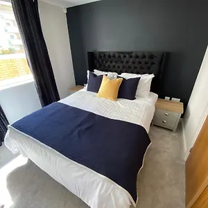 The Courtyard By Staying-away With Free Parking Apartment