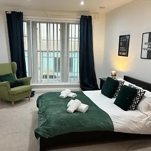 In The Heart Of Centre Apartment